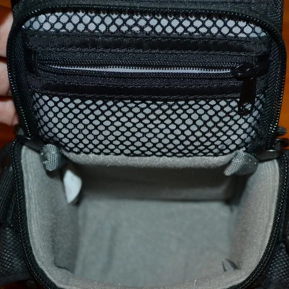 Lowepro camera case - Picture 7 of 15